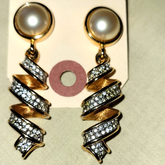 GORGEOUS Vintage Swarovski Pierced Earrings - Picture 1 of 3